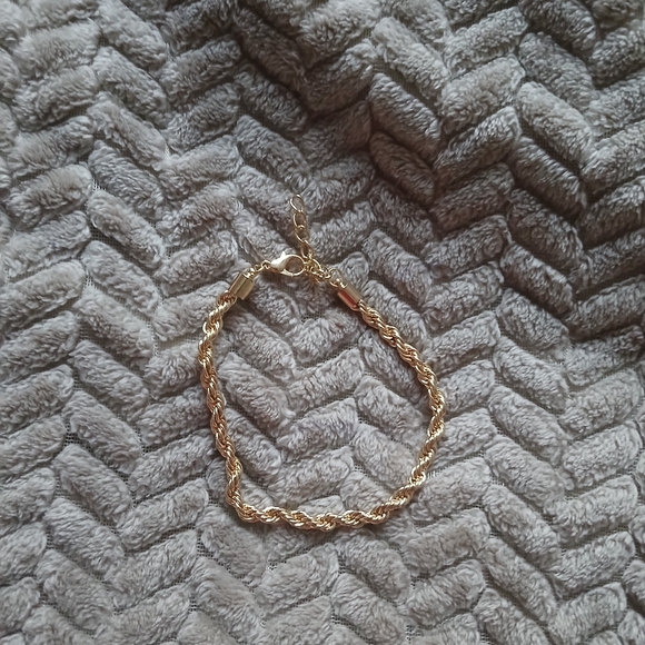 Gold Rope Chain Bracelet - Women's Fashion Jewelry - Picture 2 of 2